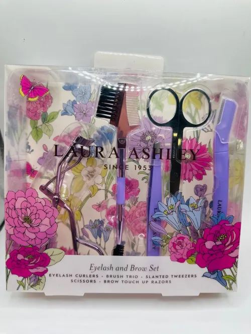Unique Chic Boutiq Unique Chic Boutiq Laura Ashley Eye Lash And Brow Set